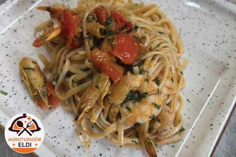 restorant me prodhime bio ne Darzeze Fier, restorant me specialitete peshku ne Darzeze Fier, restorante me menu shqiptare ne Darzeze Fier, akomodim ne Darzeze Fier, dhoma me pamje nga deti Darzeze, gatime ne zgare 